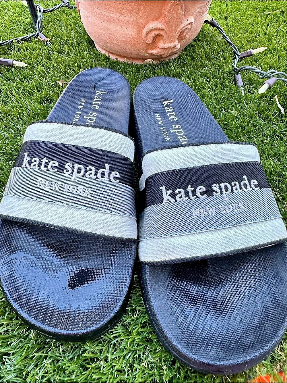 kate spade new york Splash Pool Slide Sandals Black & White Like New